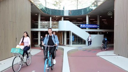 Dünyanın en büyük bisiklet parkı açıldı - UTRECHT