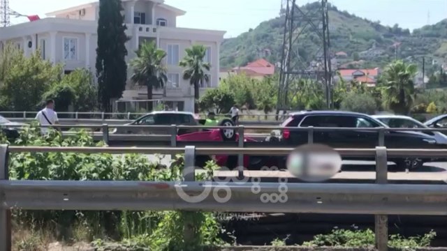 RTV Ora - Aksident, përmbyset makina në autostradën Tiranë-Durrës