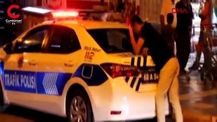 Büyük şok yaşadı! Başını polis aracına dayayıp, gözyaşı döktü