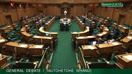 Nouvelle Zélande: Le président du Parlement berce et donne le biberon au bébé d’un député pendant un débat parlementaire