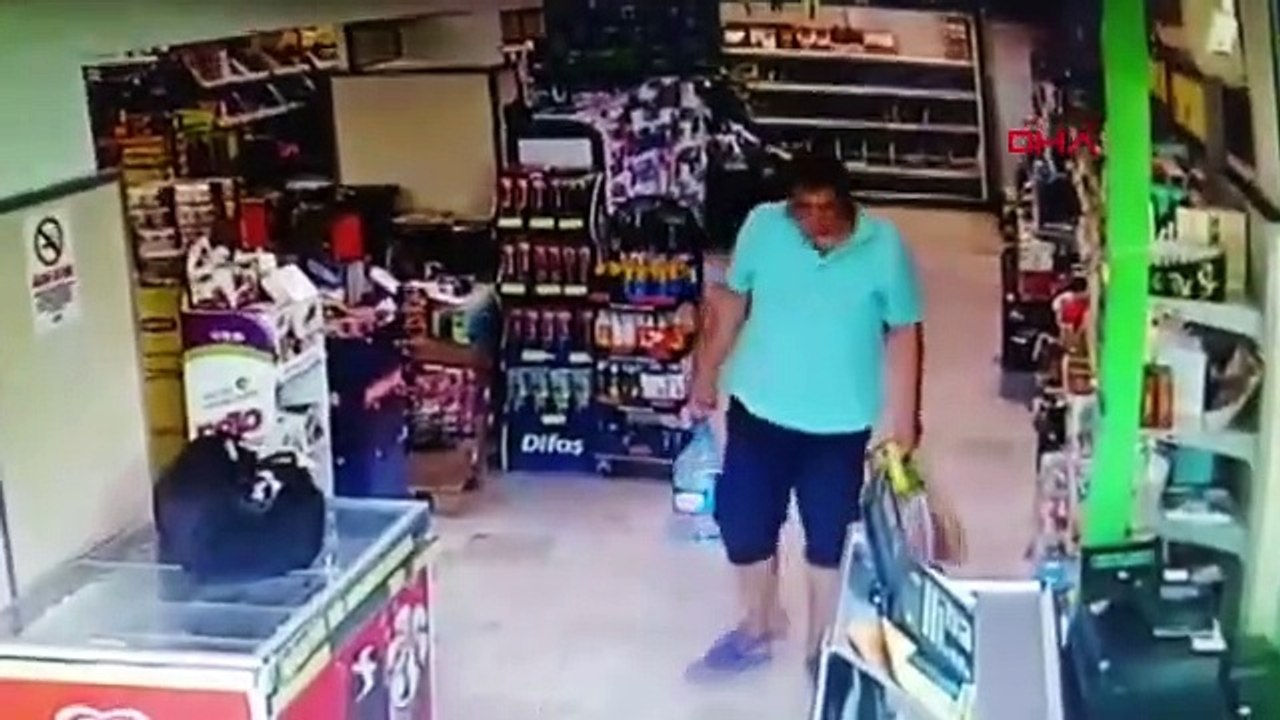 Alışveriş yaparken marketin ortasına dışkısını yaptı