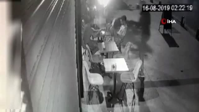 Şişli'de bir kafede Suudi turistin silah zoruyla gasp edilerek vurulduğu anlar güvenlik...