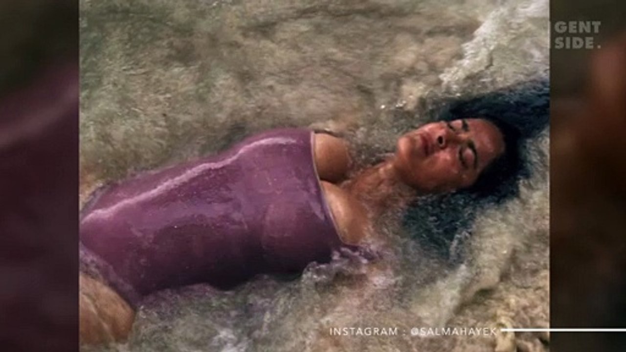 El error de Salma Hayek con un ajustado bañador casi lo enseña todo