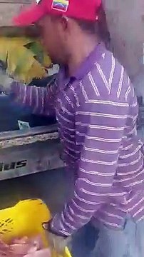 Venezuela'da torbalar dolusu parayı çöpe attılar