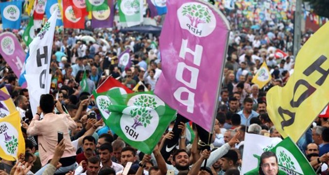 HDP'li meclis üyesi Etnik köken siyaseti yapıyorsunuz diyerek partisinden istifa etti