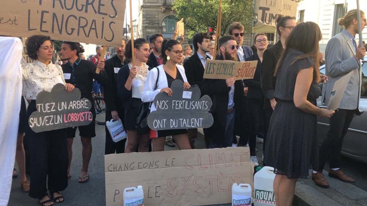 A Rennes, les pesticides inspirent de drôles de comédiens