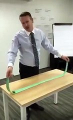 10 saniyede kravat nasıl bağlanır? İşte cevabı...