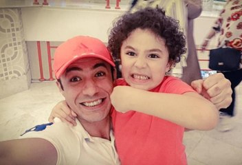 بكاء وانهيار ياسين أمير ابن شقيقة أنغام لحظة تسليمه لجدته