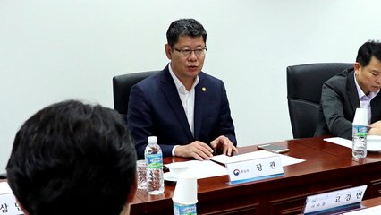 하나재단 찾은 김연철 장관 "탈북민 모자 사망 안타까워" / YTN