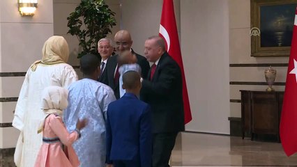 Video herunterladen: Mali'nin Ankara Büyükelçisi İbrahim, Cumhurbaşkanı Recep Tayyip Erdoğan'a güven mektubu sundu - ANKARA