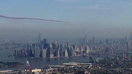New York'ta tarihi geçit töreni: Askerler Özgürlük Anıtı'nın üstünden geçti