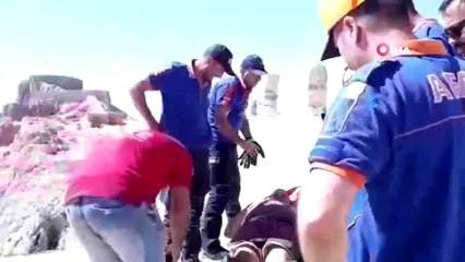 Van Kalesi'nde mahsur kalan vatandaş böyle kurtarıldı