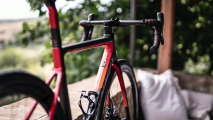 Colnago Goes Mainstream - V3Rs Superbike, 790g Frame & Dropped Stays