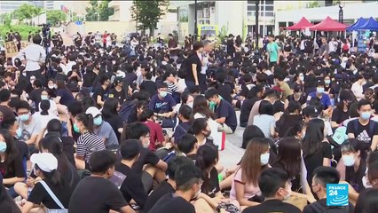Hong Kong: Demonstrators keep up pressure on government