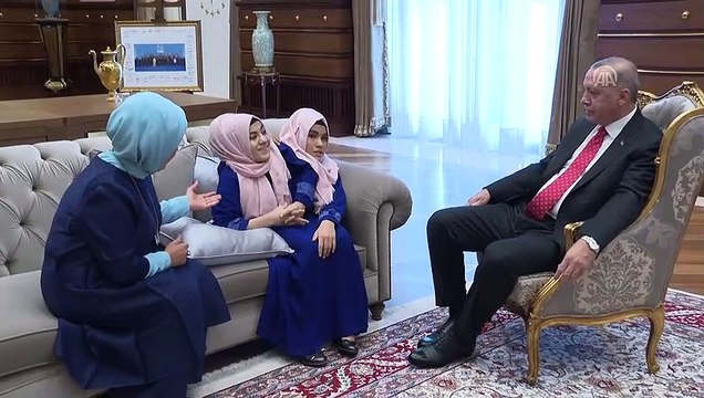 Cumhurbaşkanı Erdoğan, siyam ikizleri Ayşe ve Sema Tanrıkulu'yu kabul etti - ANKARA