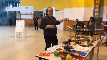 A Annecy : des jeunes jouent la comédie et apprennent l'art du bruitage