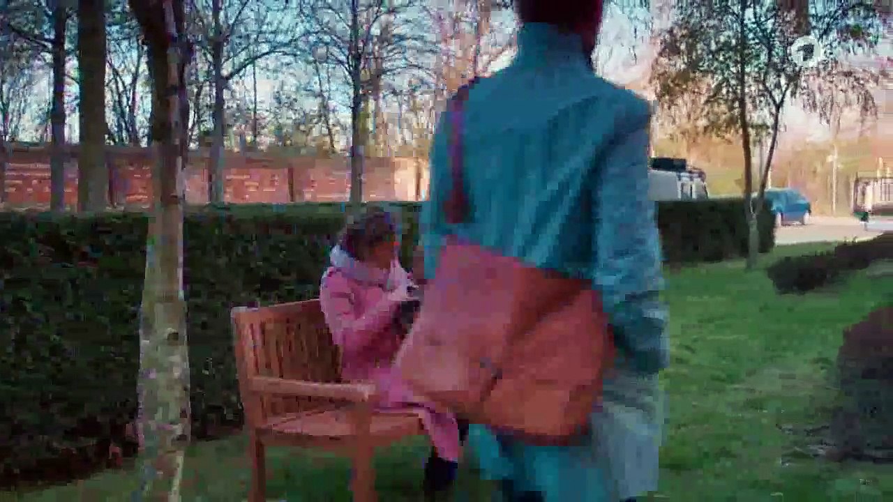 In aller Freundschaft (864) Drei Männer in Schwarz