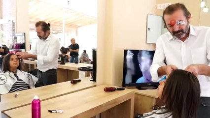 Down sendromlu gençlere ücretsiz saç ve cilt bakımı