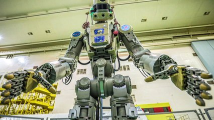 Un robot humanoide en el espacio