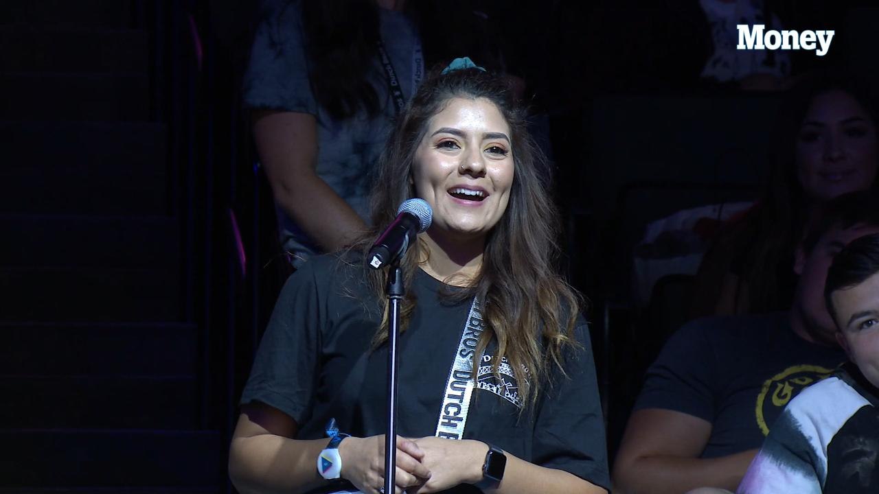 Thousands of strangers venmo'd a struggling student money to be able to go back to school