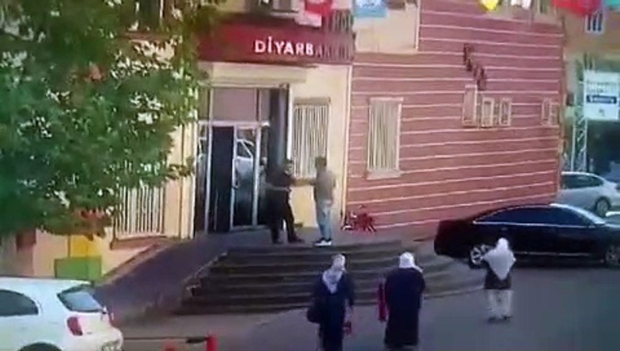 HDP önünde anne eylemi