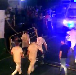 Feribottan kendini denize attı