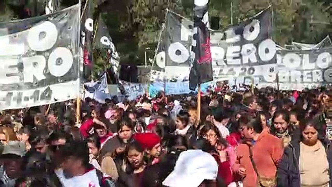 Miles marchan en Buenos Aires contra el gobierno de Macri