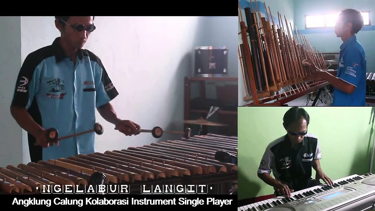 'Ngelabur Langit' Angklung music instrument by one player