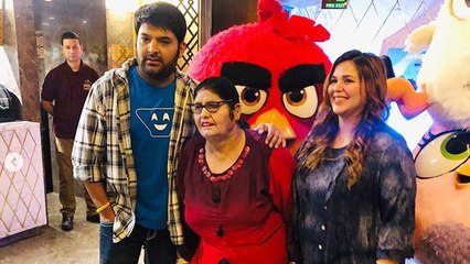 Скачать видео: The Kapil Sharma Show: Kapil attends Angry Birds 2 screening with pregnant Ginni & mother |FilmiBeat