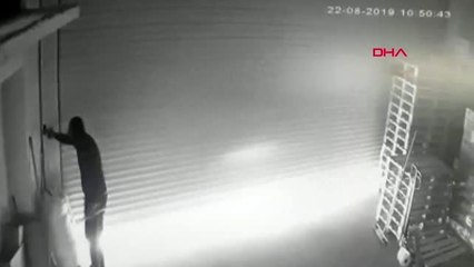 ESENYURT'TA DEPODAN ANTEP FISTIKLARINI ÇALAN ŞÜPHELİLER KAMERADA