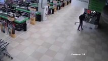 - Belarus'ta alışveriş merkezine baltayla saldırı