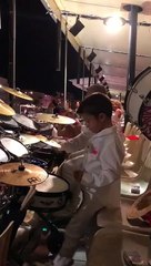 Djino, 6 ans,  petit batteur de génie à Sète