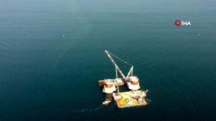 Tarihi köprünün ayakları yükseliyor.