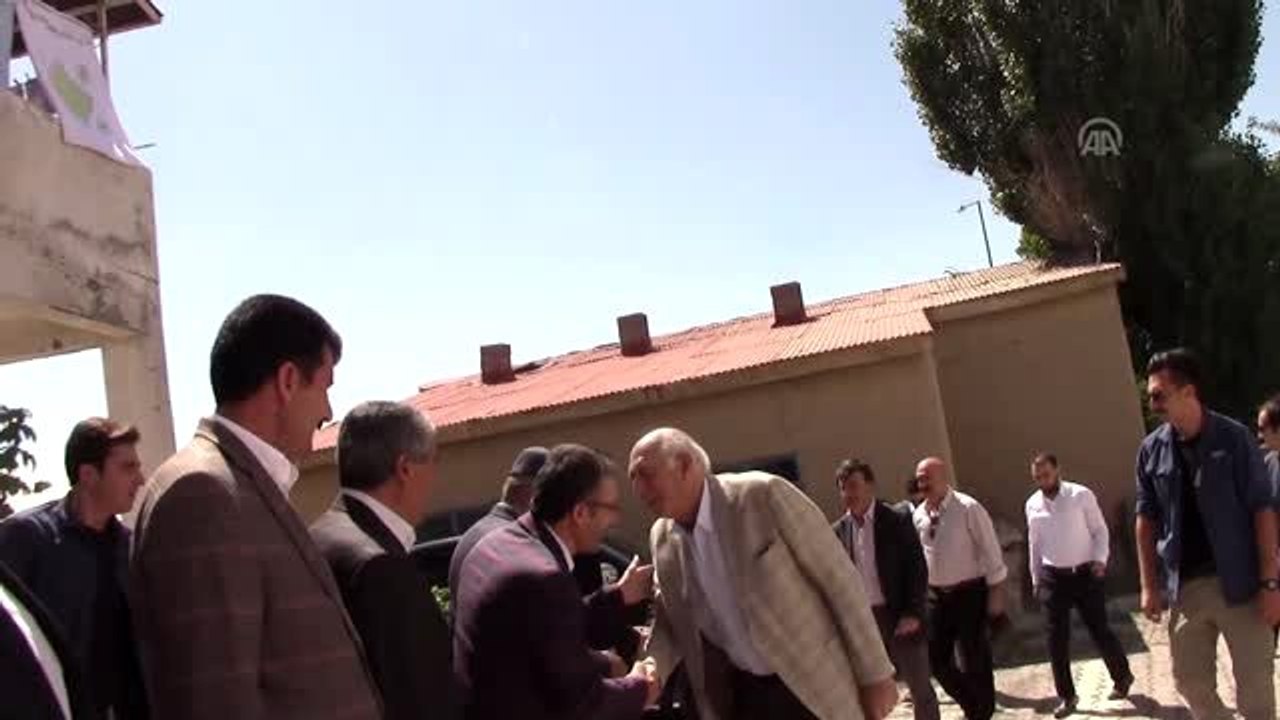 AK Parti heyeti Özalp'ta muhtar ve vatandaşlarla bir araya geldi