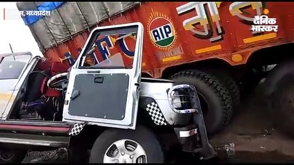 रतलाम में खड़े ट्रक में घुसी जीप,  3 की मौत