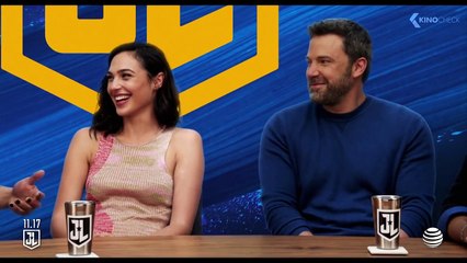 JUSTICE LEAGUE Batman Featurette & Trailer (2017)