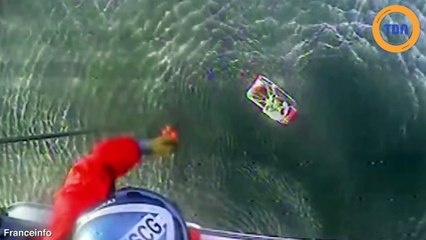 Il se filme dans la mer alors  que son avion s'est crashé...