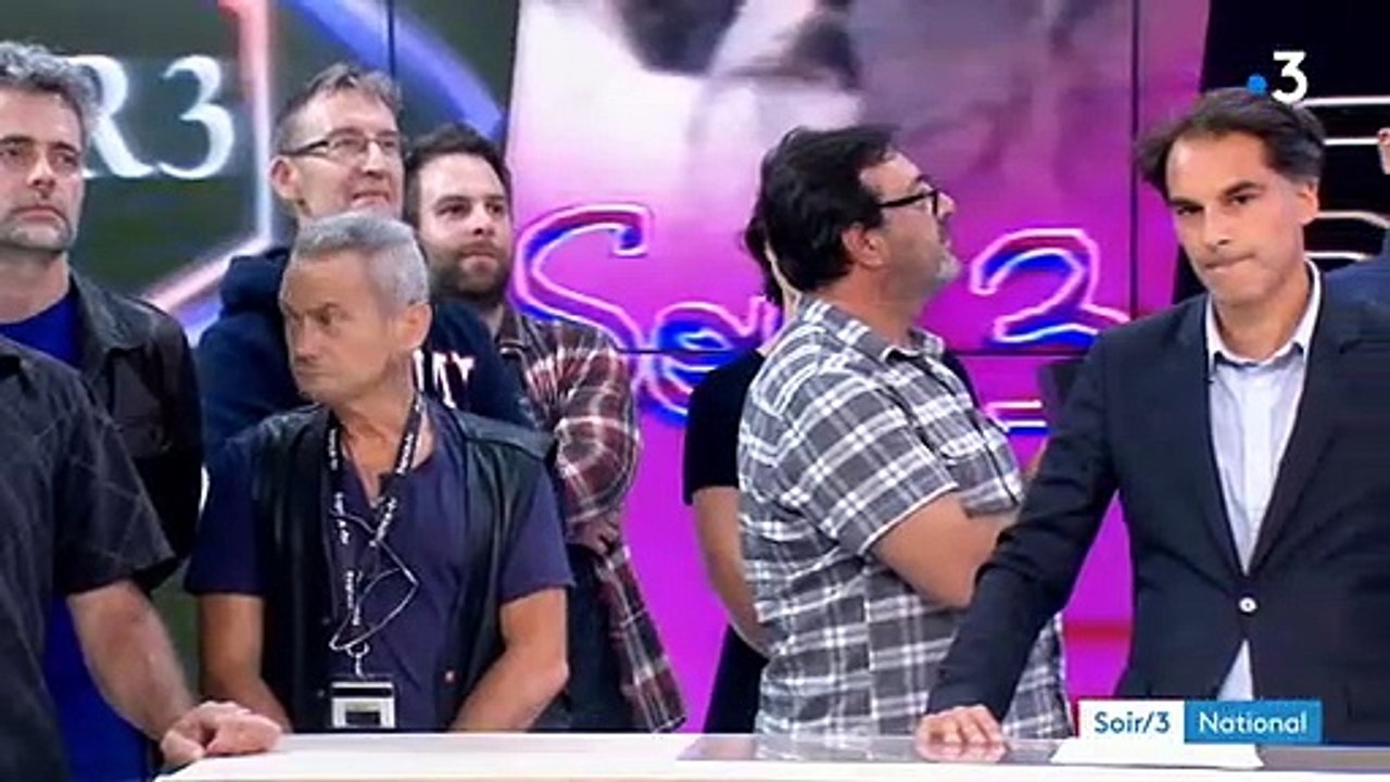 Après 41 ans d'antenne, "Soir 3" a pris fin hier soir sur France 3: Regardez les adieux émouvants de Francis Letellier et des équipes - VIDEO