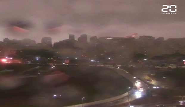 Brésil: São Paulo plongée dans le noir, après d'importants incendies