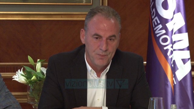 Fatmir Limaj bëhet bashkë me Behgjet Pacollin - News, Lajme - Vizion Plus