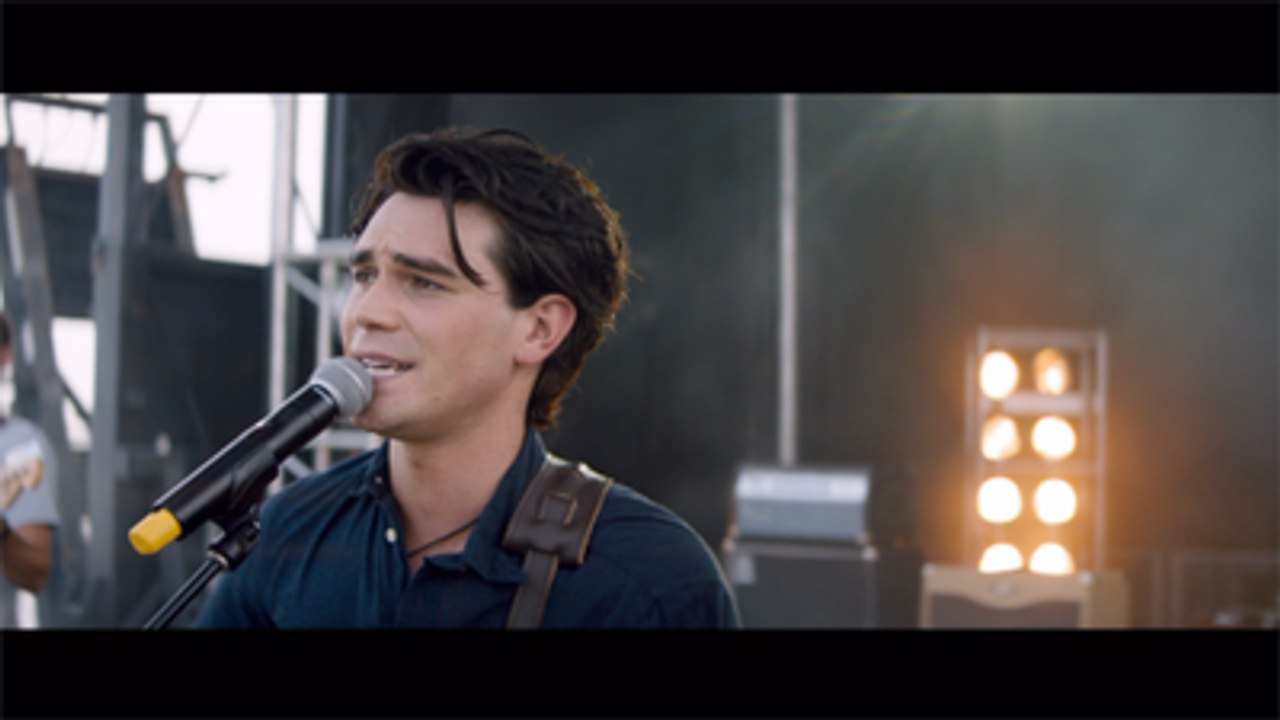 Britt Robertson, K.J. Apa In 'I Still Believe' New Trailer