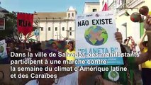 Des manifestants critiquent Bolsonaro sur les feux de forêt en Amazonie