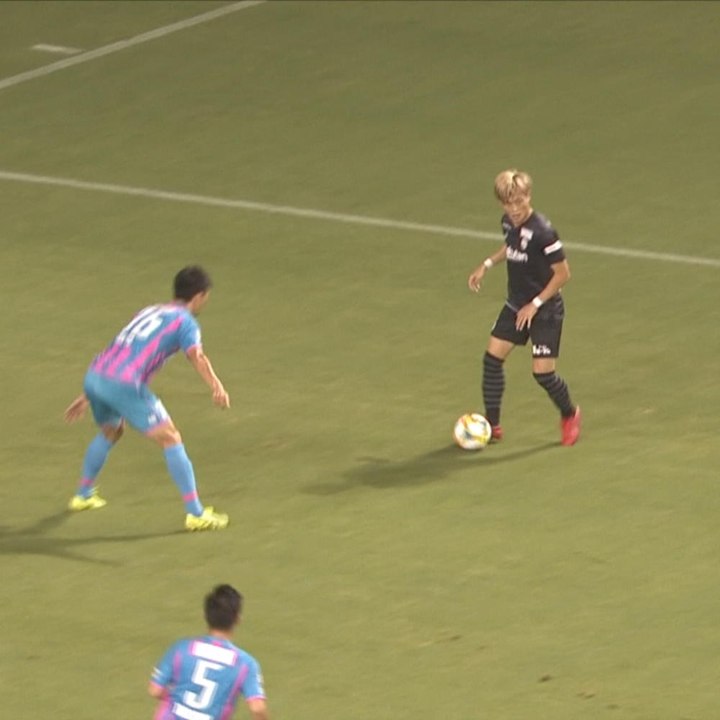 Iniesta makes sensational pass in J.League wonder goal