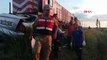 Sivas'ın Şarkışla ilçesinde hemzemin geçitte lokomotif otomobile çarptı 1 ölü 2 yaralı