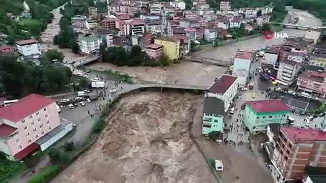 Samsun Terme'de sel suları köprüyü aldı götürdü