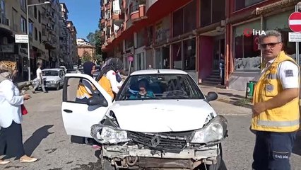 İslahiye'de iki otomobil çarpıştı: 1 yaralı