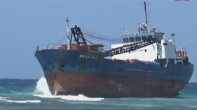 Kapal Kargo Kandas di Perairan Majene