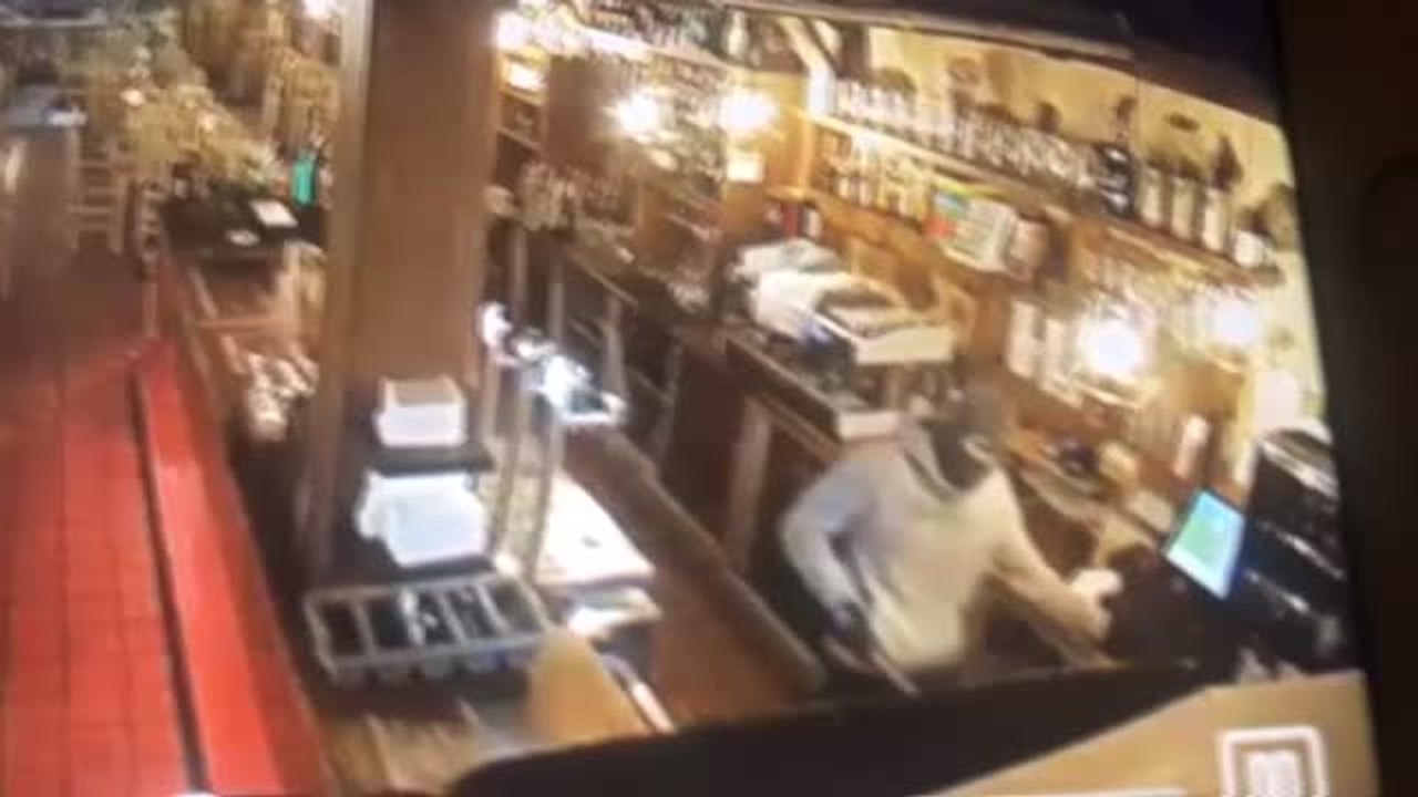 Un hombre asalta un restaurante en Tenerife con una catana