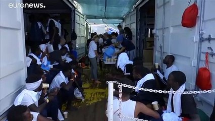 6 دول أوروبية توافق على استقبال 356 مهاجراً من سفينة أوشن فايكنغ