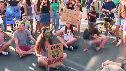 تظاهرة أمام سفارة البرازيل في نيقوسيا للمطالبة بإنقاذ الأمازون